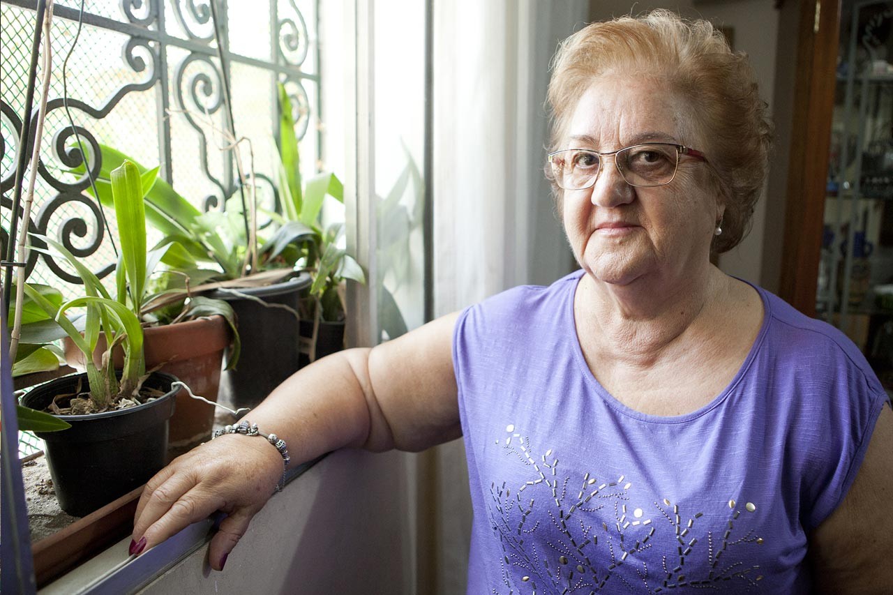 Мариа Регина Симоес Бразилиялық және 2-типті қант диабеті және семіздікпен ауырады.